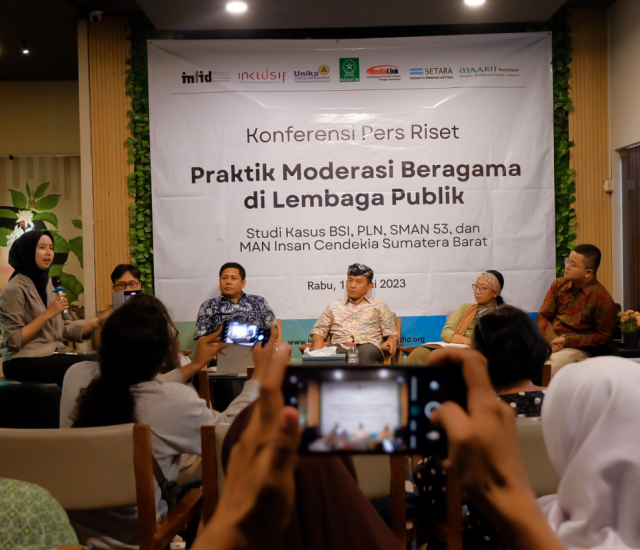 RINGKASAN EKSEKUTIF: Praktik Moderasi Beragama di Lembaga Publik: Studi Kasus BSI, PLN, SMAN 53 Jakarta, dan MAN Insan Cendekia Sumatra Barat