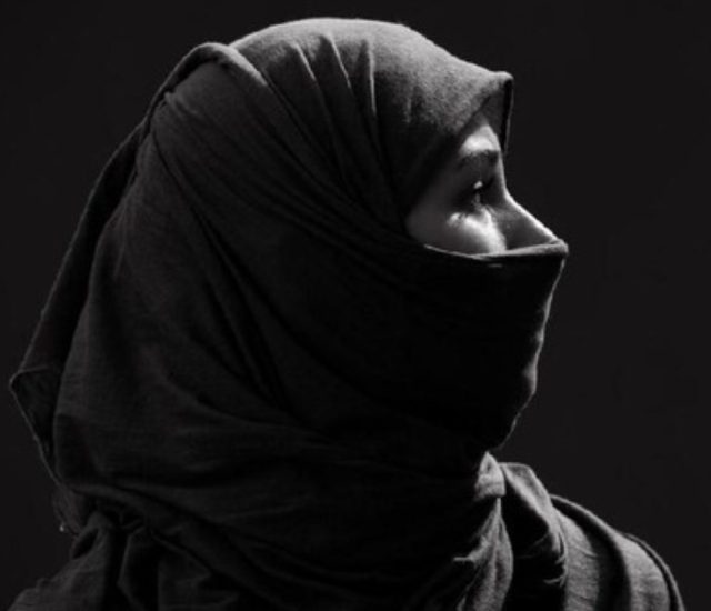 Jilbab: Persoalan Identitas atau Represifitas?