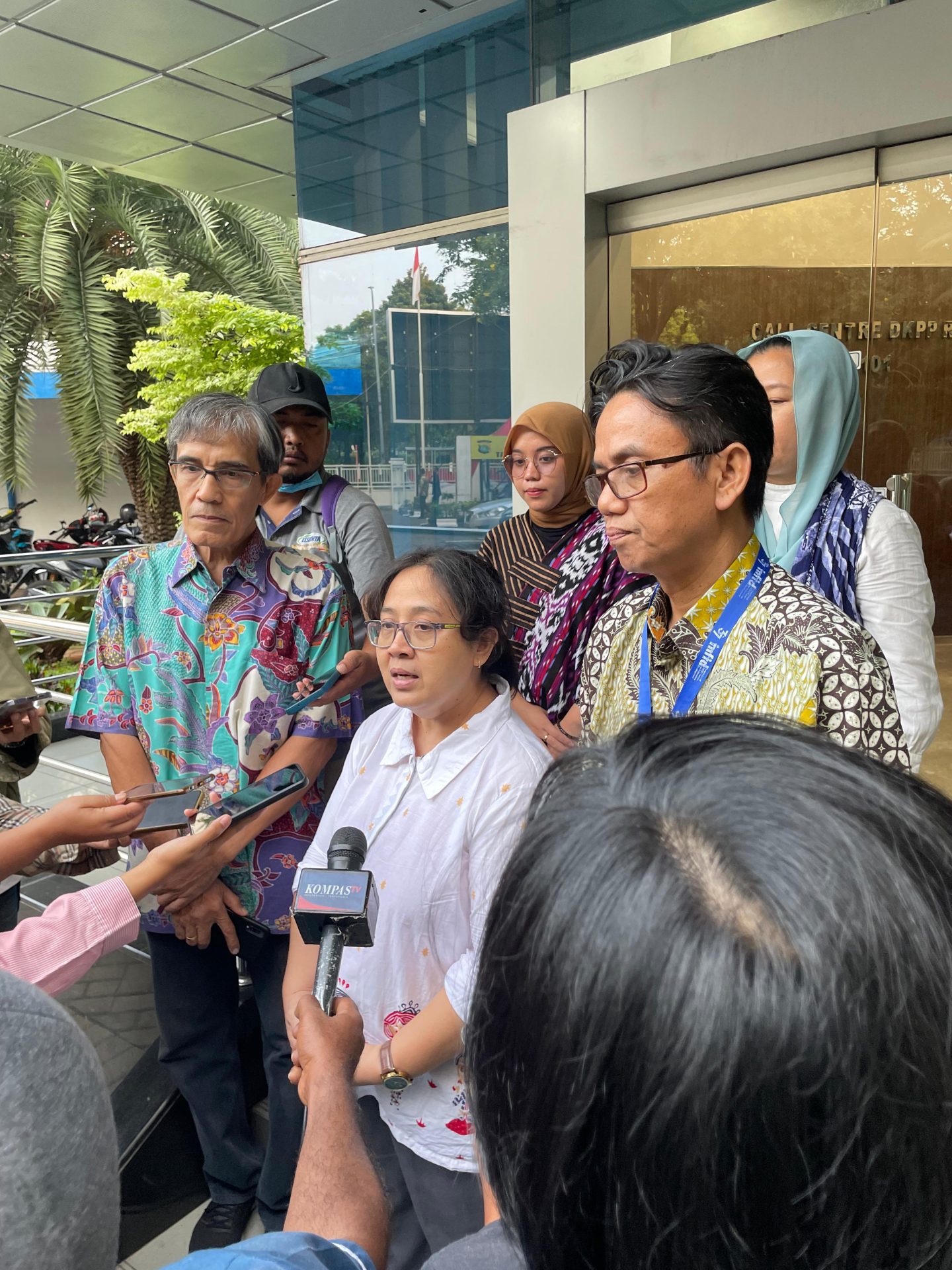 Siaran Pers: KMPKP Adukan Ketua dan Anggota KPU RI atas Pelanggaran Etik Berat Terkait Pencalonan Keterwakilan Perempuan di Pemilu 2024