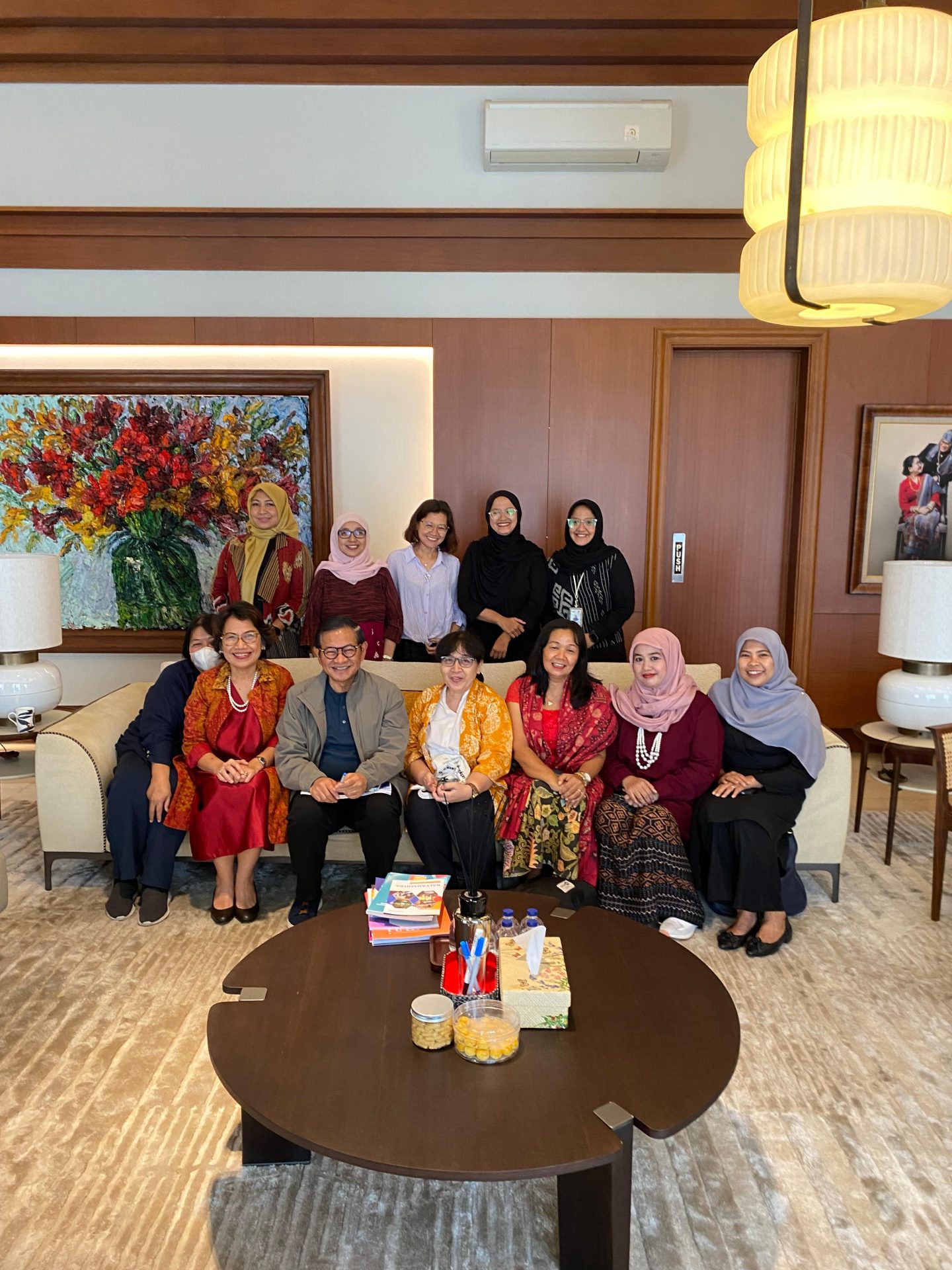 Pertemuan Jaringan Perempuan Peduli Kota Jakarta bersama Gubernur Jakarta:Pembatalan Aturan Pemberian Izin Bagi ASN yang melakukan Poligami adalah UpayaKonkret Menuju Kota Jakarta yang Adil dan Profesional.