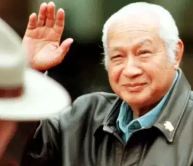 Tolak Soeharto Pahlawan: Pemaksaan Narasi dan Pengabaian Kesalahan Pembangunan Orde Baru